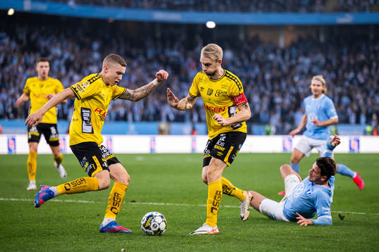 Elfsborgs Sebastian Holmen och Johan Larsson och Malmö FFs