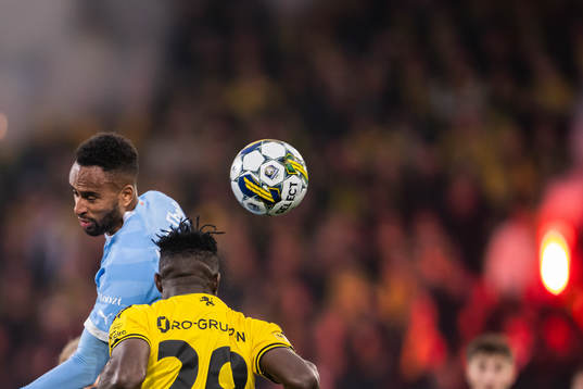 Malmö FFs Isaac Kiese Thelin och Elfsborgs Ibrahim Buhari