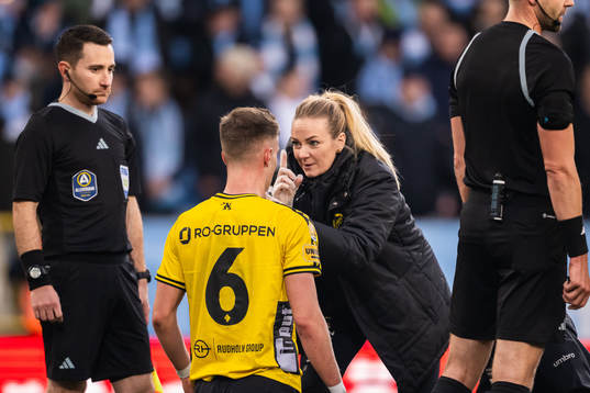 Elfsborgs Andri Fannar Baldursson och läkare Matilda