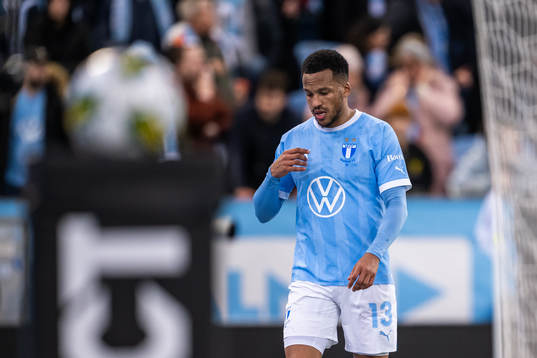 Malmö FFs Martin Olsson går av plan