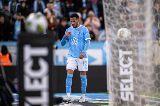 Malmö FFs Martin Olsson går av plan