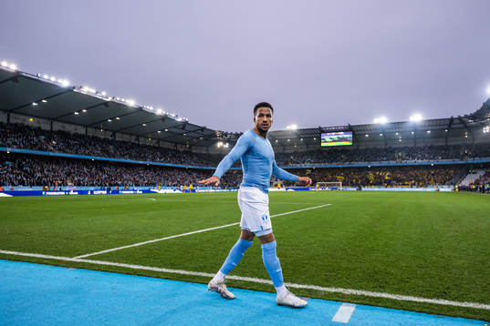 Malmö FFs Martin Olsson går av plan