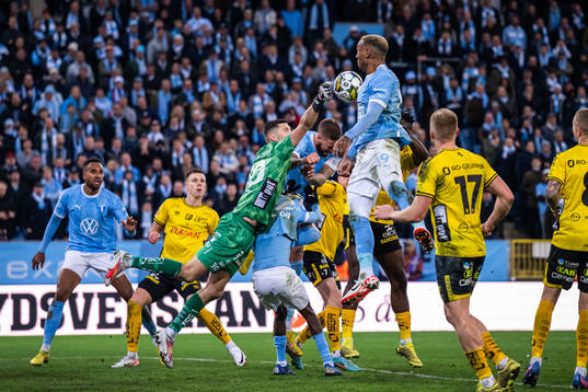 Elfsborgs målvakt Hakon Valdimarsson och Malmö FFs Pontus