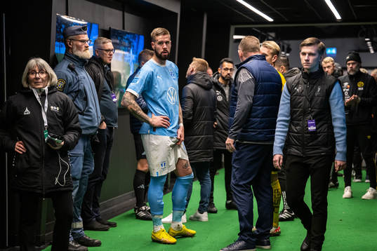 Malmö FFs Pontus Jansson i spelargången vid ett