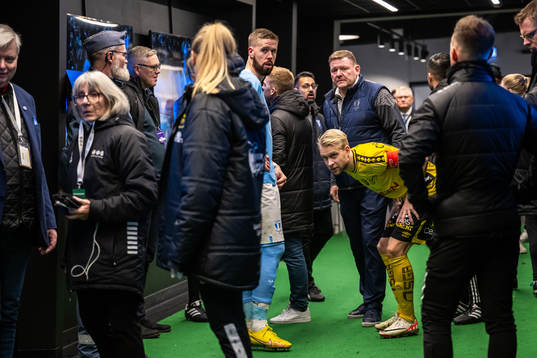 Malmö FFs Pontus Jansson och Elfsborgs Johan Larsson i