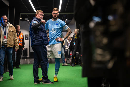 Malmö FFs Pontus Jansson i spelargången vid ett