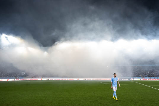 Malmö FFs Pontus Jansson lämnar plan