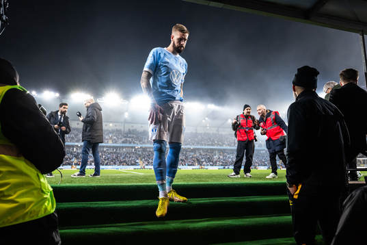 Malmö FFs Pontus Jansson lämnar plan