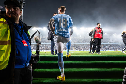 Malmö FFs Pontus Jansson lämnar plan