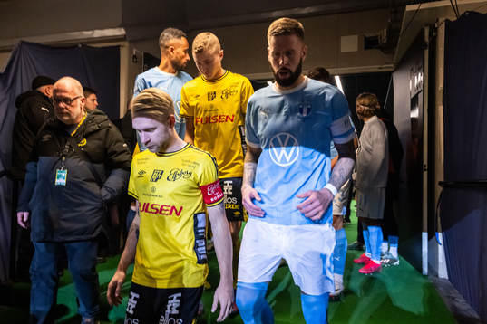 Elfsborgs Johan Larsson och Malmö FFs Pontus Jansson går