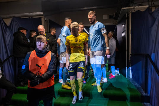 Elfsborgs Johan Larsson och Malmö FFs Pontus Jansson går
