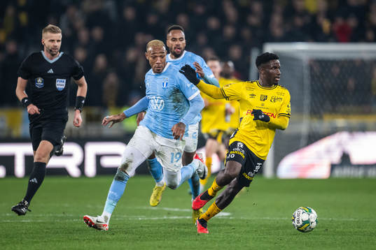Malmö FFs Derek Cornelius och Elfsborgs Michael Baidoo