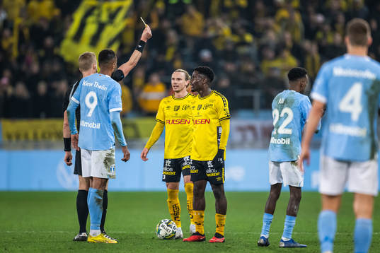 Elfsborgs Michael Baidoo tilldelas en varning av domare