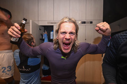 Malmö FFs målvakt Johan Dahlin jublar över SM-guldet