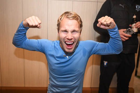 Malmö FFs Oscar Lewicki jublar över SM-guldet