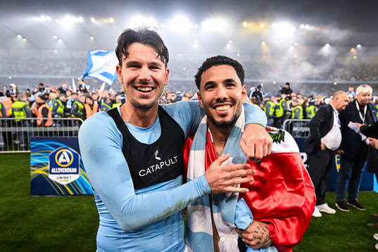 Malmö FFs Stefano Vecchia och Sergio Pena jublar över