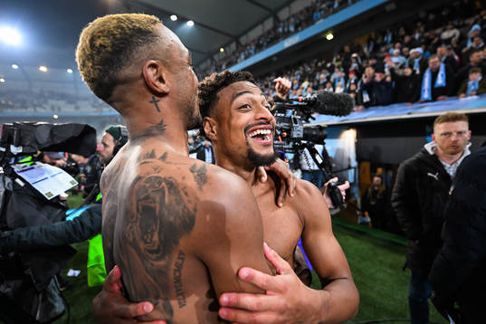 Malmö FFs Derek Cornelius och Joseph Ceesay jublar över