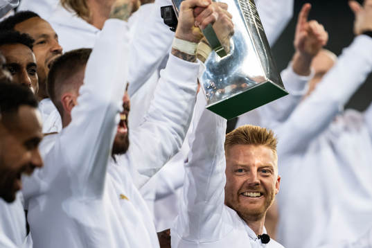 Malmö FFs Anders Christiansen lyfter Lennart Johanssons