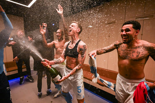 Malmö FFs Søren Rieks och Sergio Pena jublar över