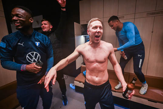 Malmö FFs Anton Tinnerholm jublar över SM-guldet