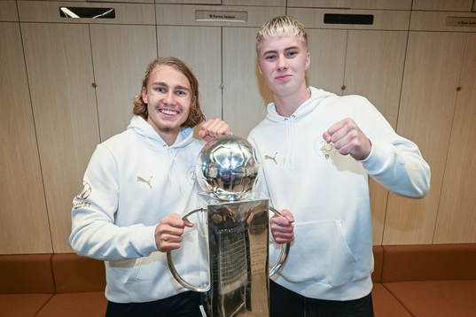 Malmö FFs Sebastian Nanasi och Daniel Gudjohnsen jublar