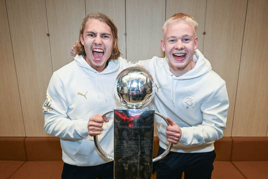 Malmö FFs Sebastian Nanasi och Otto Rosengren  jublar med