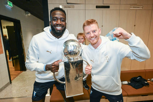 Malmö FFs Mahame Siby och Anders Christiansen jublar med