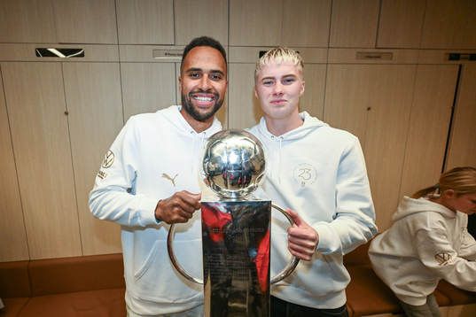 Malmö FFs Isaac Kiese Thelin och Daniel Gudjohnsen jublar