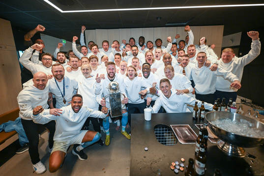 Malmö FFs Pontus Jansson jublar med lagkamrater i
