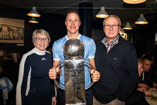 Malmö FFs Niklas Moisander med familj på guldbanketten
