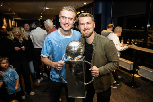 Malmö FFs assisterande tränare Theodor Olsson med Lennart
