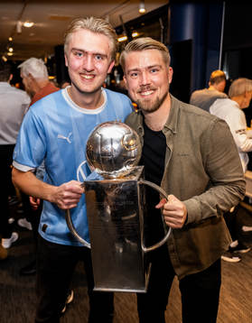 Malmö FFs assisterande tränare Theodor Olsson med familj