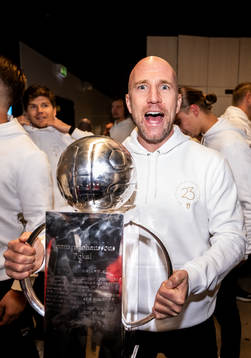 Malmö FFs tränare Henrik Rydström jublar med Lennart
