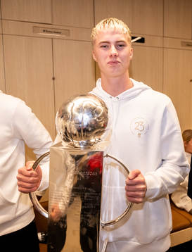 Malmö FFs Daniel Gudjohnsen jublar med Lennart Johanssons