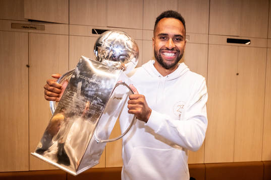 Malmö FFs Isaac Kiese Thelin jublar med Lennart Johanssons
