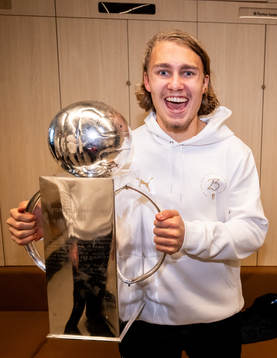 Malmö FFs Sebastian Nanasi jublar med Lennart Johanssons