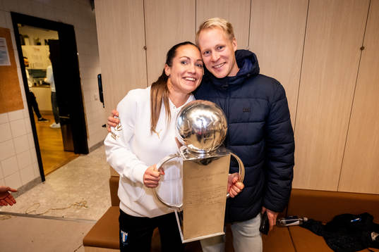 Malmö FFs läkare Amanda Lahti med familj