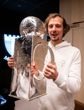 Malmö FFs chefssvout Robin Asterhed jublar med Lennart
