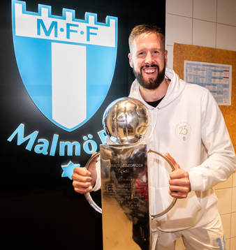 Malmö FFs Pontus Jansson jublar med Lennart Johanssons
