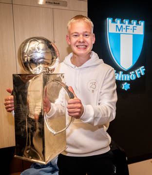 Malmö FFs Otto Rosengren jublar med Lennart Johanssons