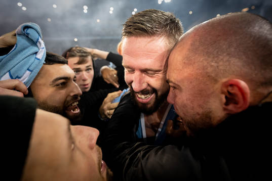 Malmö FFs Pontus Jansson och supportrar jublar över