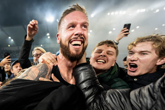 Malmö FFs Pontus Jansson och supportrar jublar över