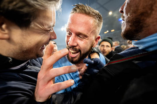 Malmö FFs Pontus Jansson och supportrar jublar över