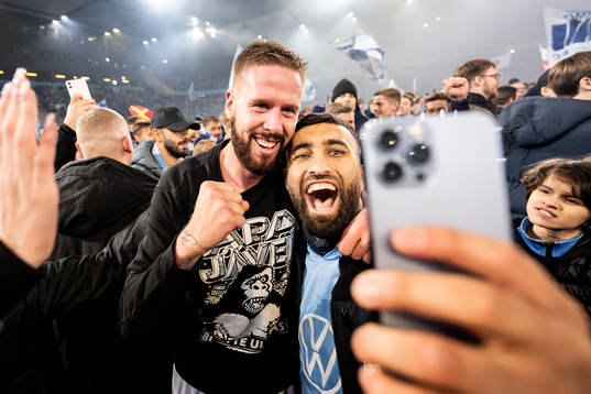 Malmö FFs Pontus Jansson och supportrar jublar över