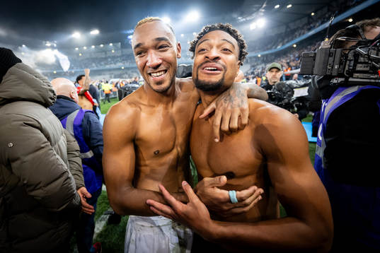 Malmö FFs Derek Cornelius och Joseph Ceesay jublar över