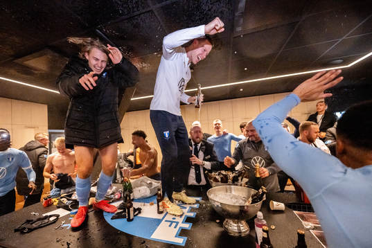 Malmö FFs Sebastian Nanasi och Niklas Moisander jublar