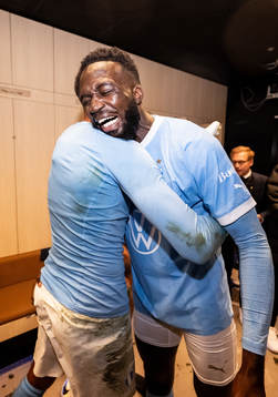 Malmö FFs Mahame Siby jublar över SM-guldet i