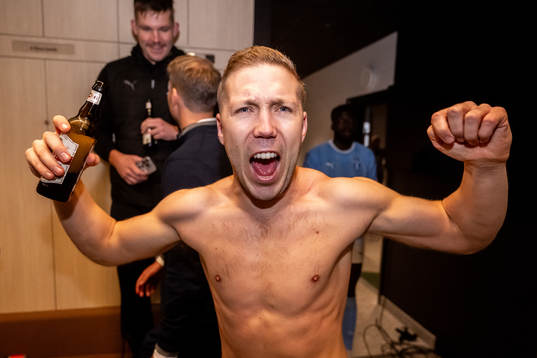 Malmö FFs Anton Tinnerholm jublar över SM-guldet i