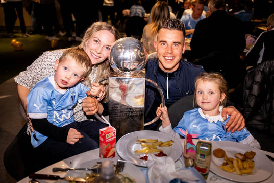 Malmö FFs Jonas Knudsen med familj