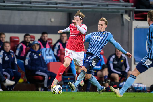 Kalmars Johan Karlsson och Djurgårdens Hampus Finndell